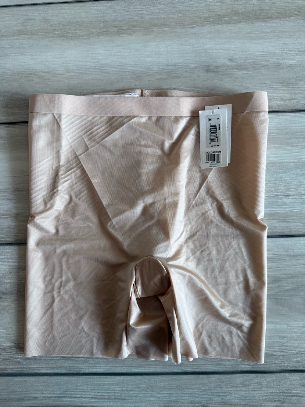 Spanx Invisible Girl Short Beige Medium NWT - Picture 5 of 9